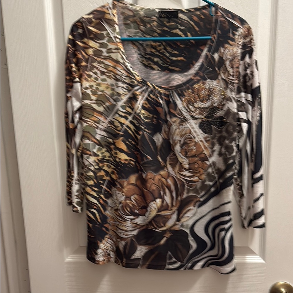 Black and White Graphic Blouse with Long Sleeves